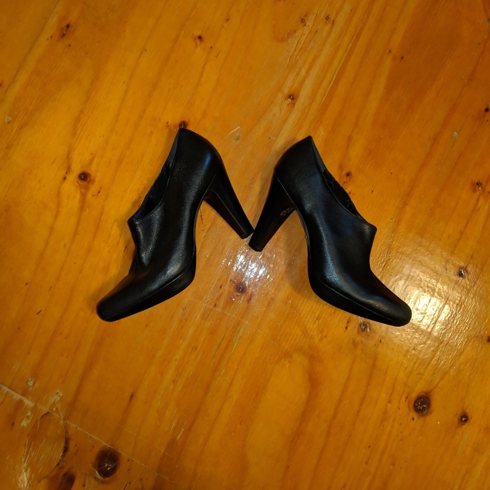 Matisse black leather platform ankle booties